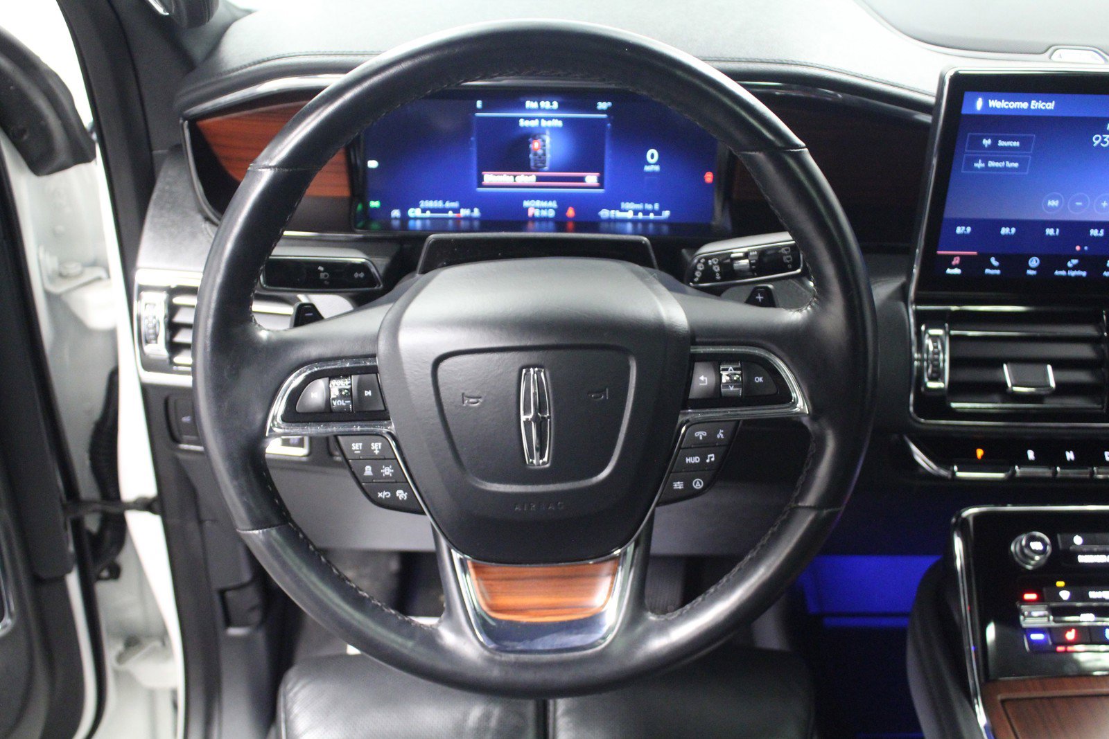 Used 2022 Pristine White Lincoln Reserve image 18