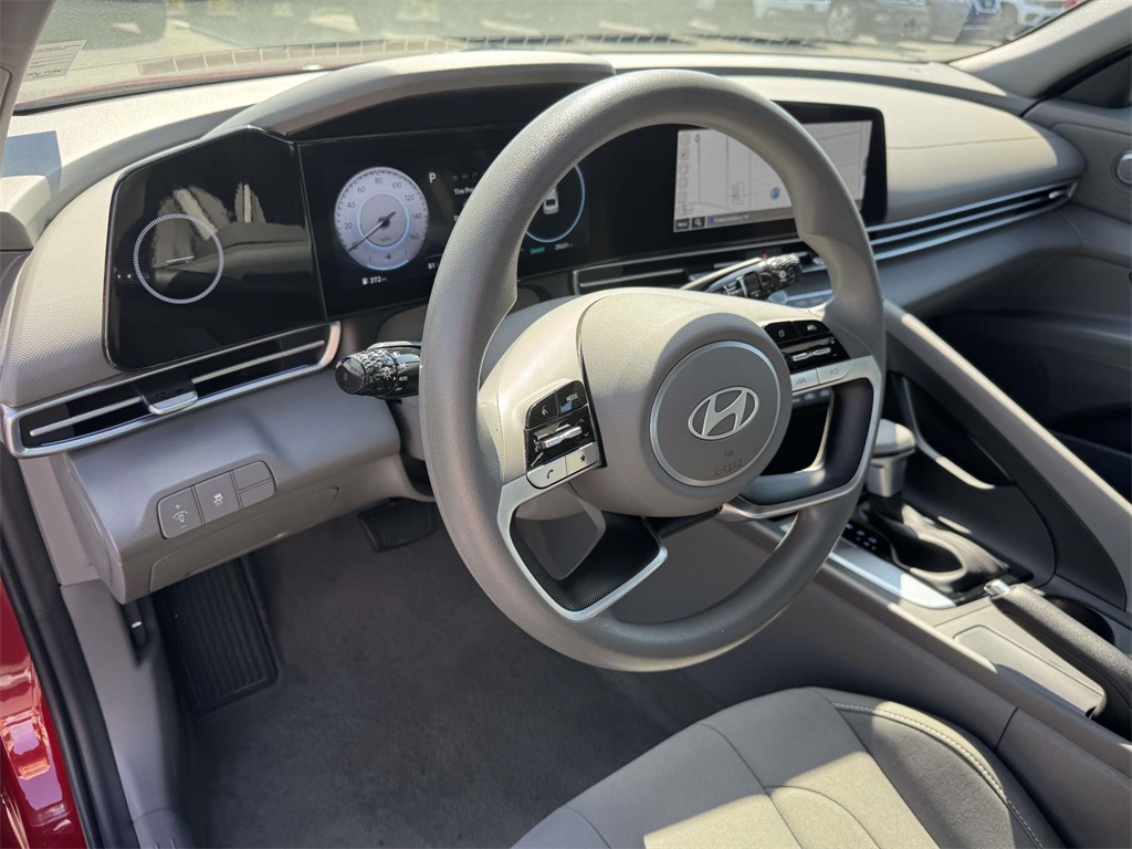 2024 Hyundai Elantra SEL photo 2