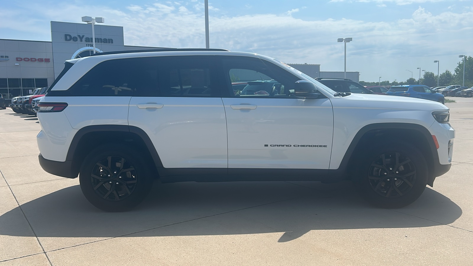 2024 Jeep Grand Cherokee Altitude X photo 2
