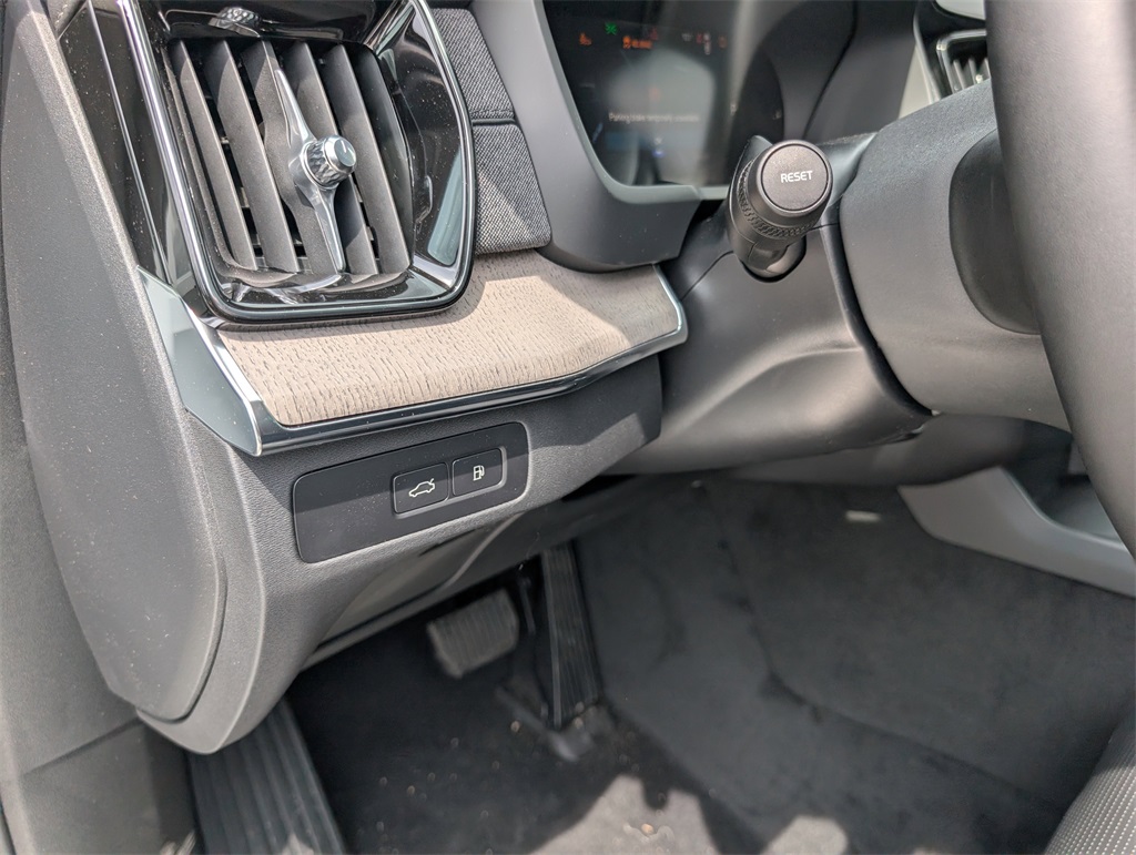 2025 Volvo XC90 T8 photo 15