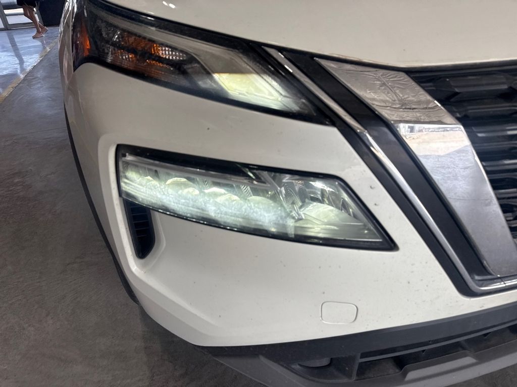 2022 Nissan Rogue SV photo 13