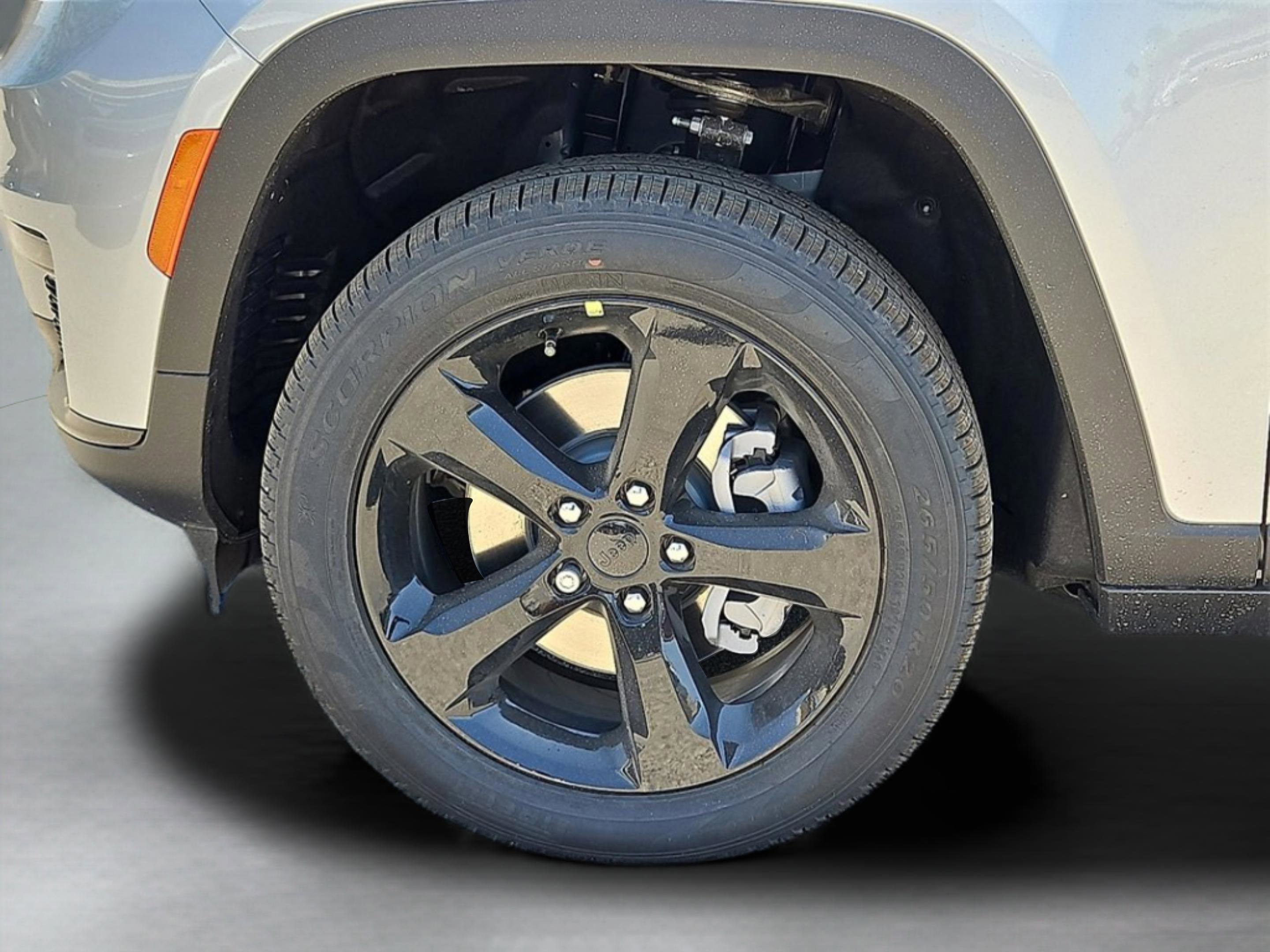 2025 Jeep Grand Cherokee Limited photo 6