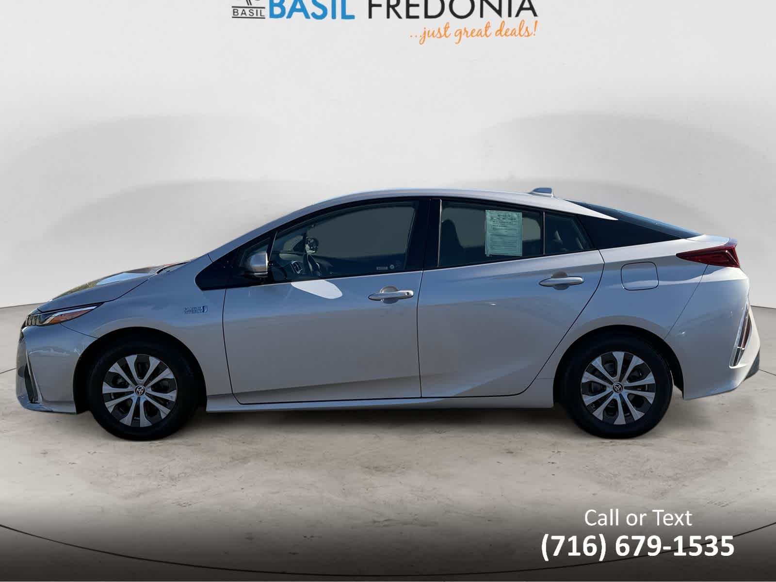 2020 Toyota Prius Prime LE photo 2