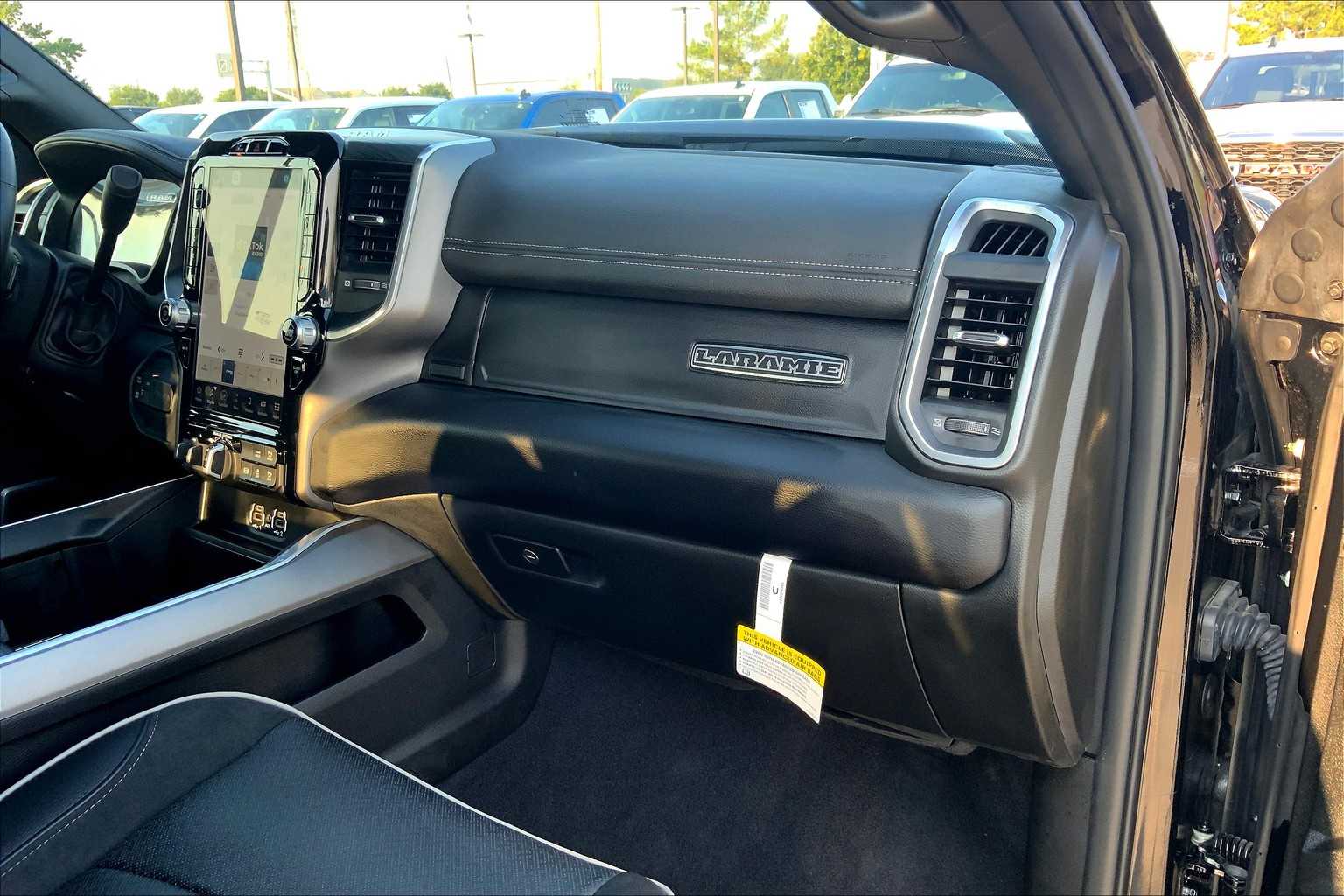 2024 Ram 3500 Laramie photo 17