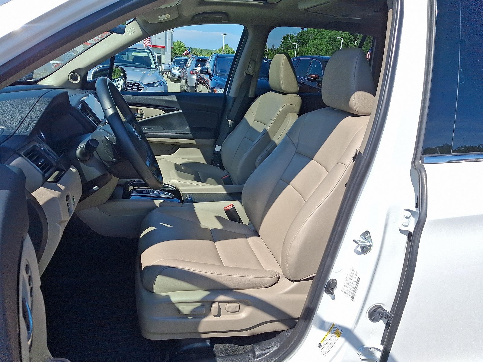 2022 Honda Pilot Touring photo 16