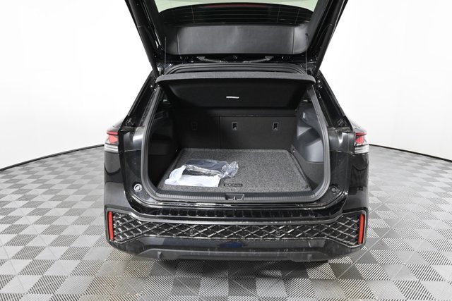 2026 Volkswagen Tiguan SEL R-Line photo 3