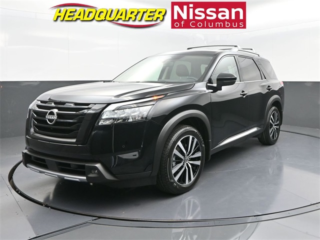 2025 Nissan Pathfinder Platinum's photo