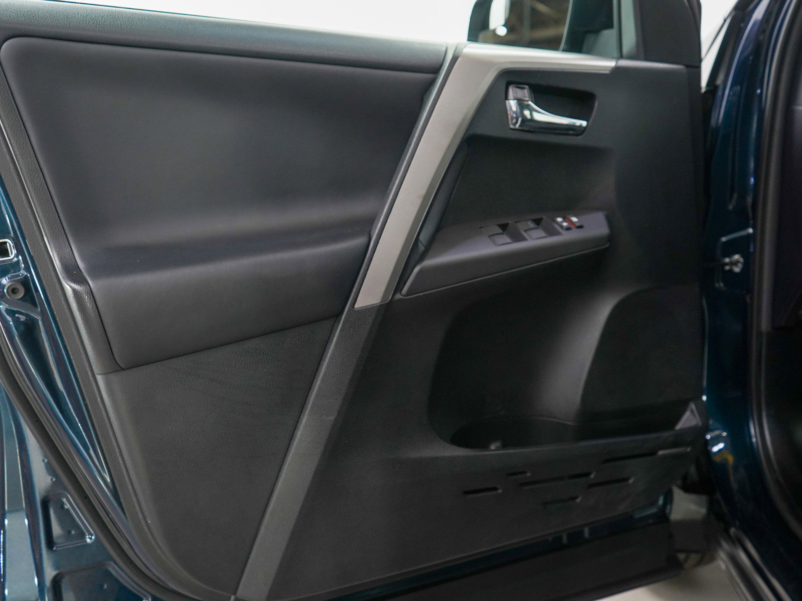 2017 Toyota RAV4 XLE photo 20