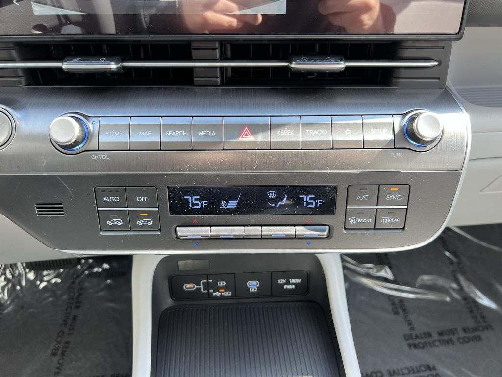 2025 Hyundai Kona SEL photo 19