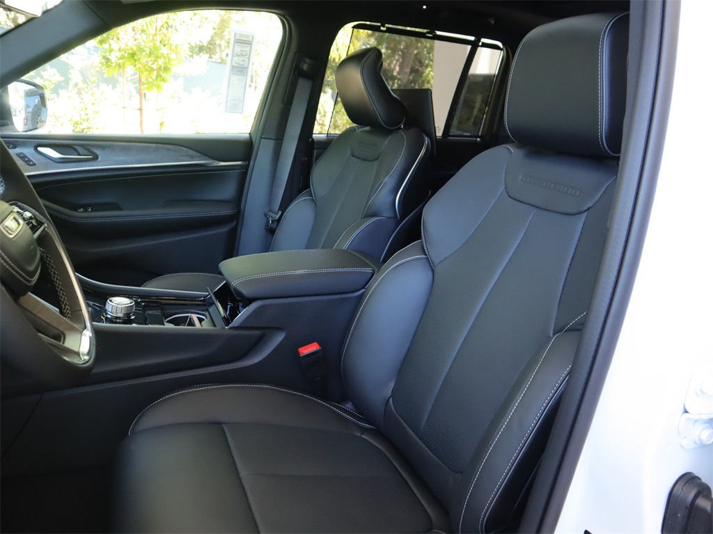2023 Jeep Grand Cherokee Overland photo 19