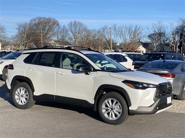 2026 Toyota Corolla Cross LE's photo