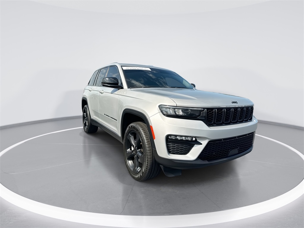 2024 Jeep Grand Cherokee Limited photo 2