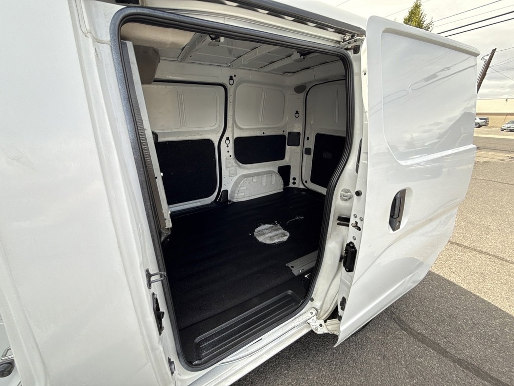 2021 Nissan NV200 S photo 2
