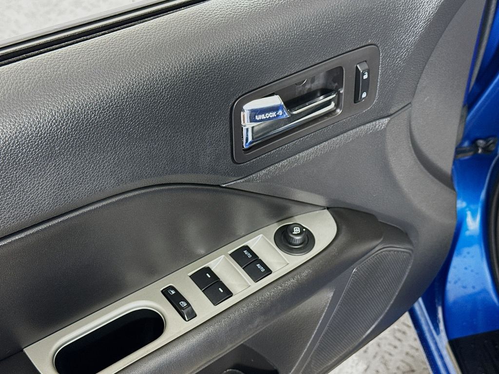 2012 Ford Fusion SEL photo 17