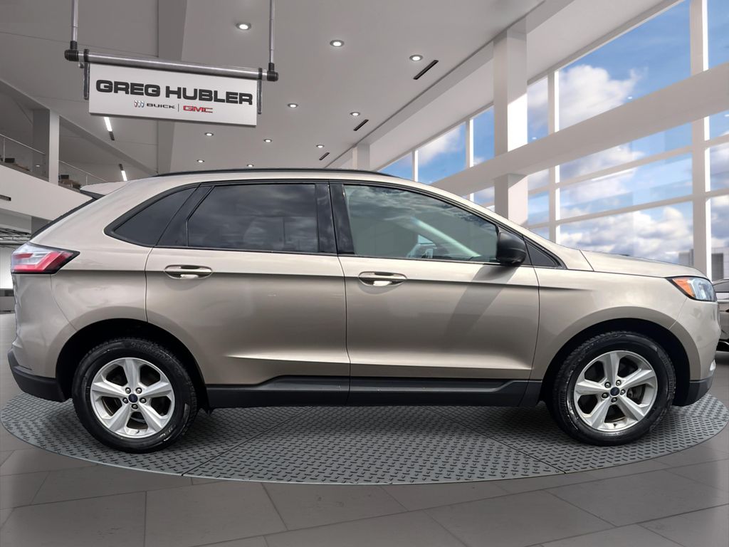2020 Ford Edge SE photo 4