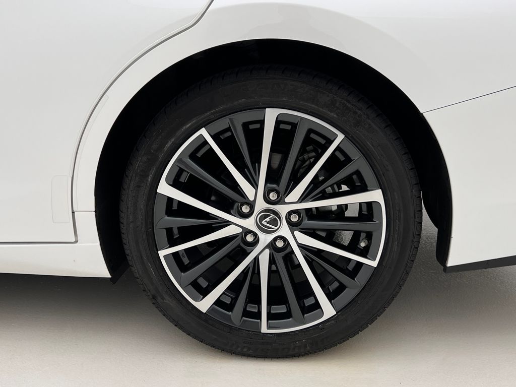 2025 Lexus ES 350 photo 30