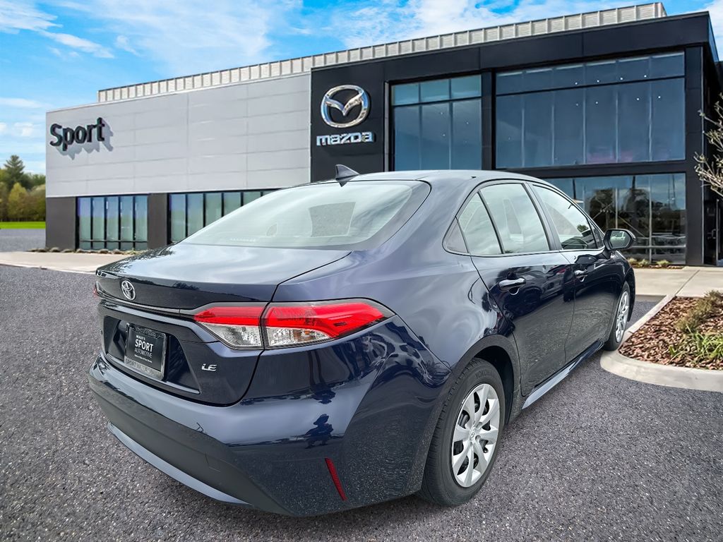 2022 Toyota Corolla LE photo 3