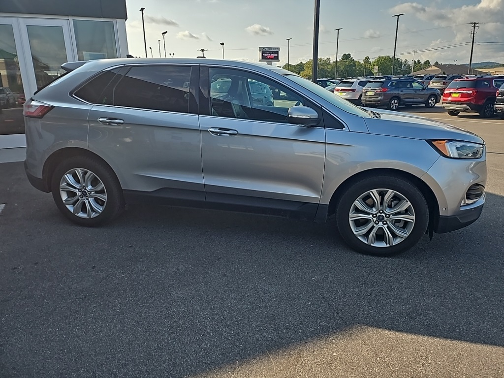 2022 Ford Edge Titanium photo 4