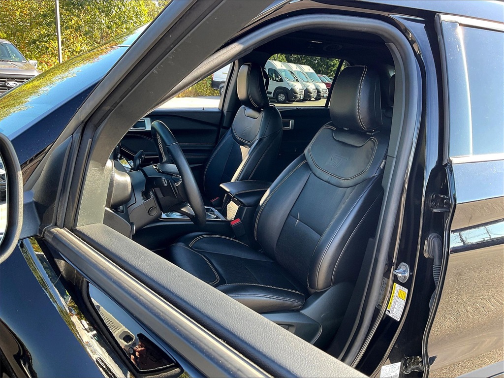 2023 Ford Explorer ST photo 6