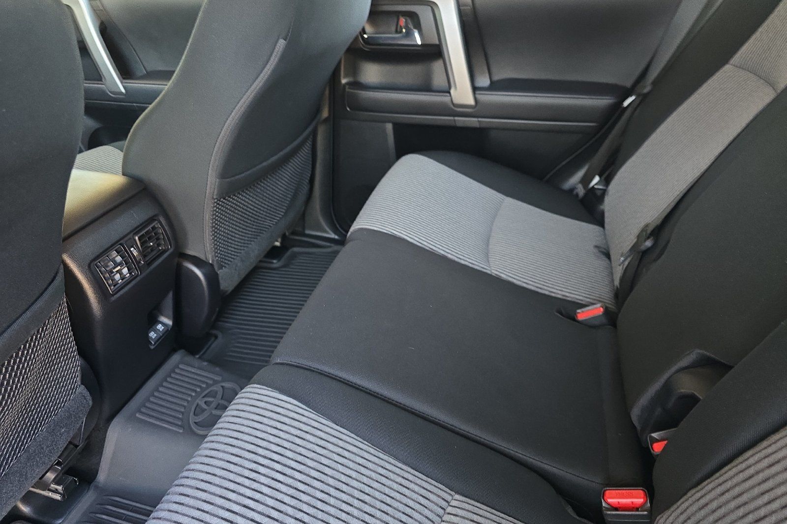 2022 Toyota 4Runner SR5 photo 11