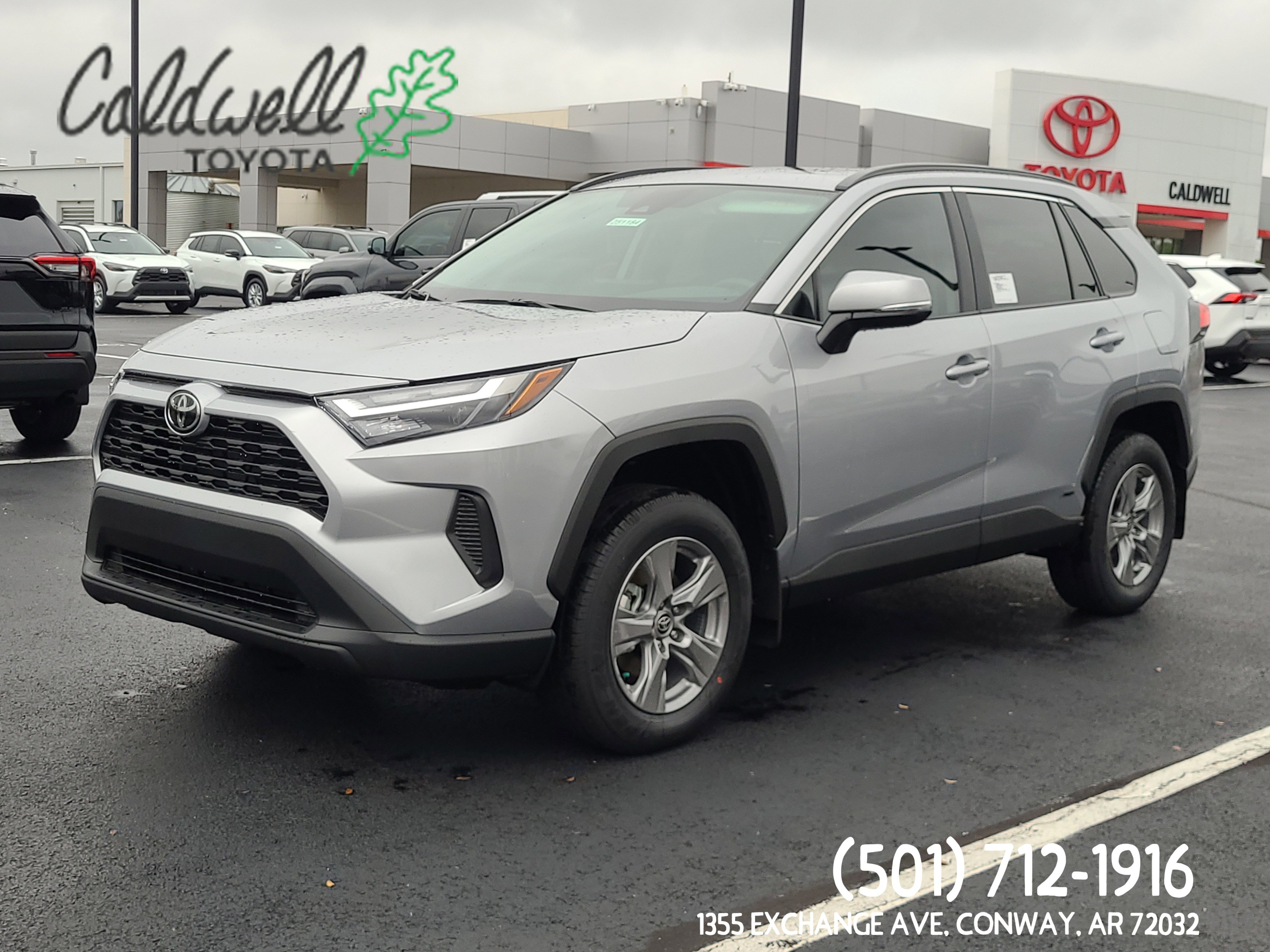 2025 Toyota RAV4 XLE's photo