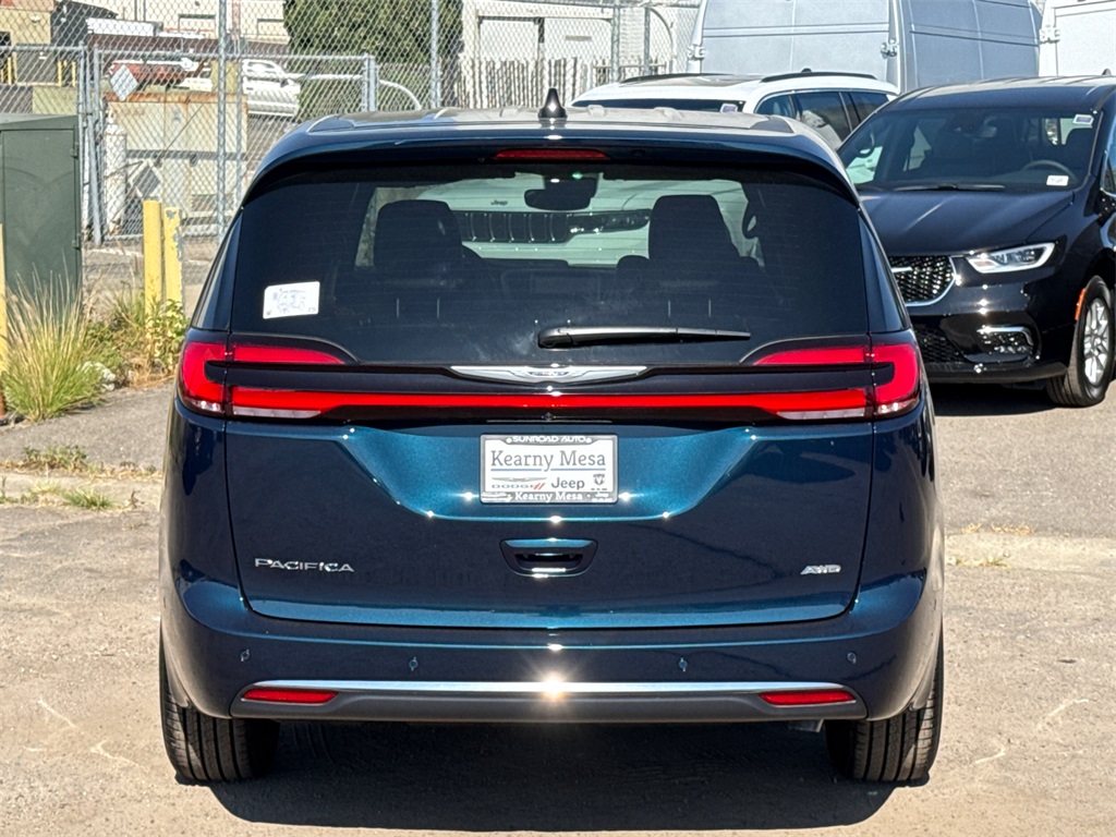 2025 Chrysler Pacifica photo 10