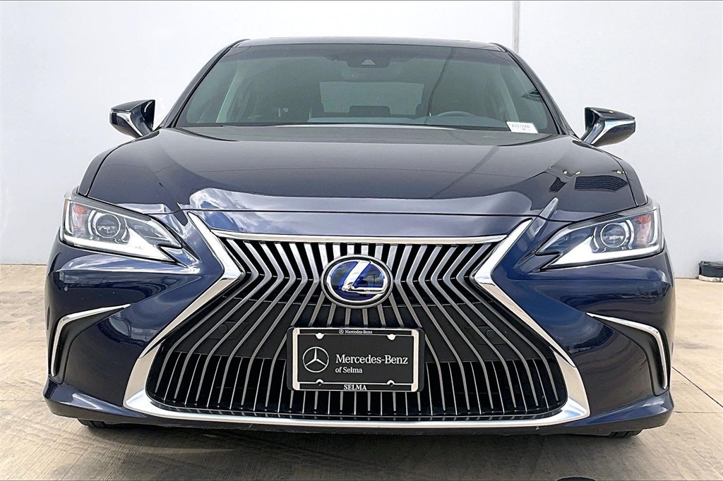 2020 Lexus ES 300h photo 3