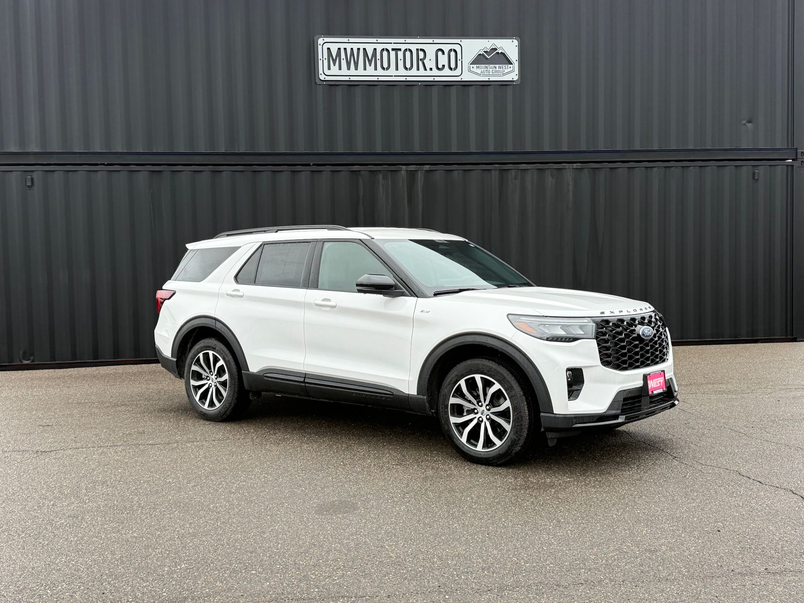 2025 Ford Explorer ST-LINE's photo