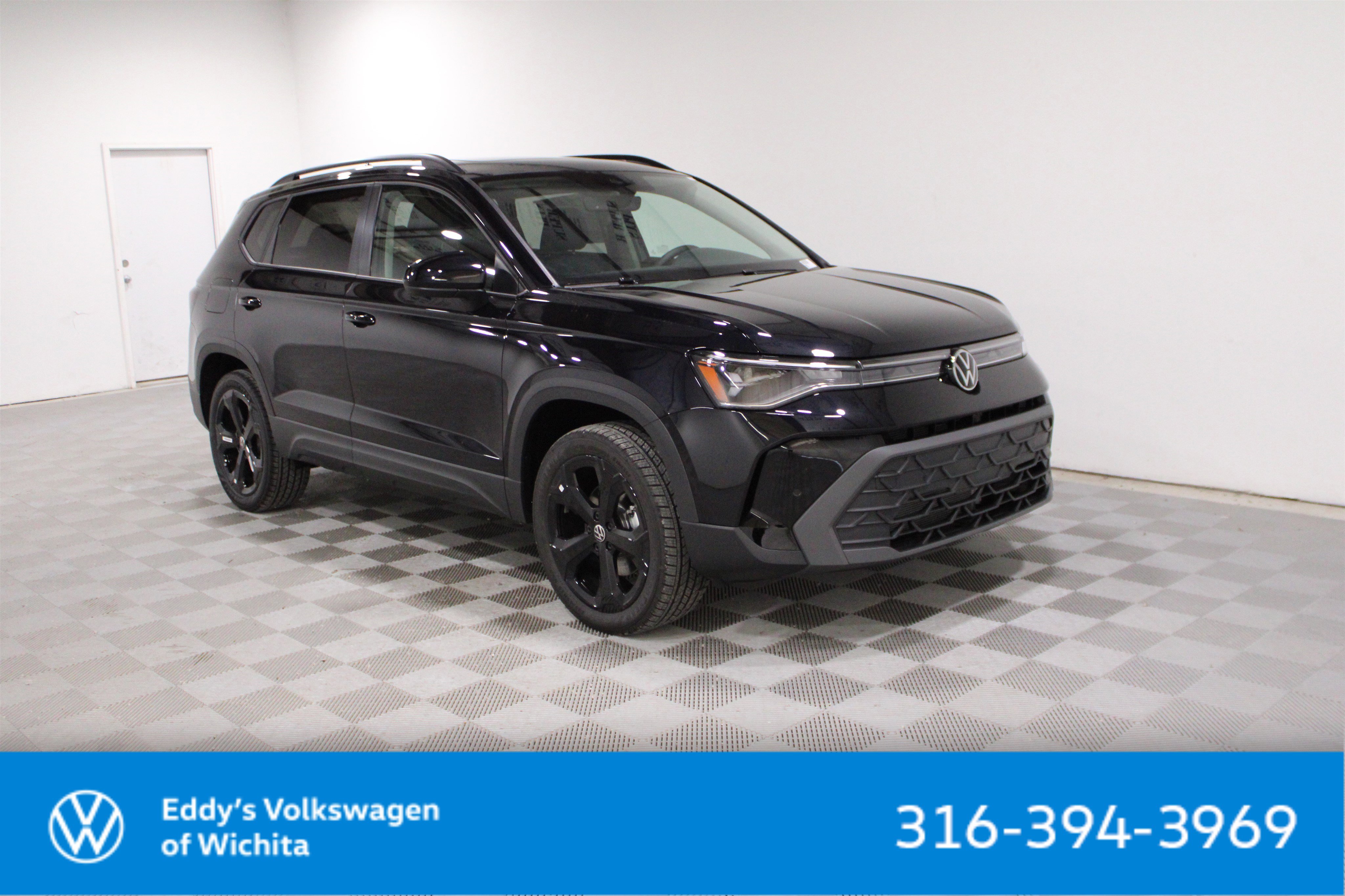 2025 Volkswagen Taos SE Black's photo