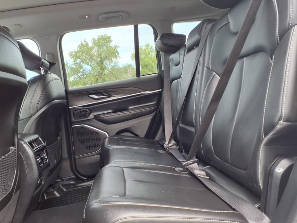 2023 Jeep Cherokee Base photo 13