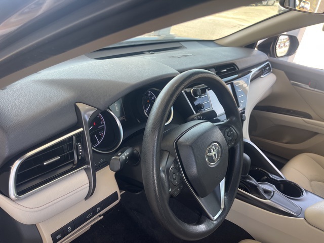 2018 Toyota Camry LE photo 9