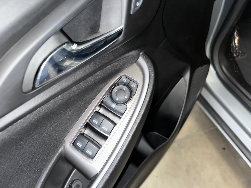 2023 Chevrolet Malibu LS photo 3