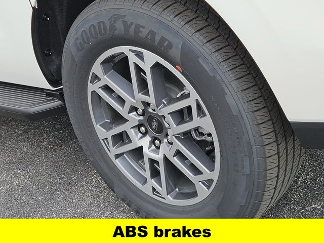 2025 Ford Expedition MAX photo 3