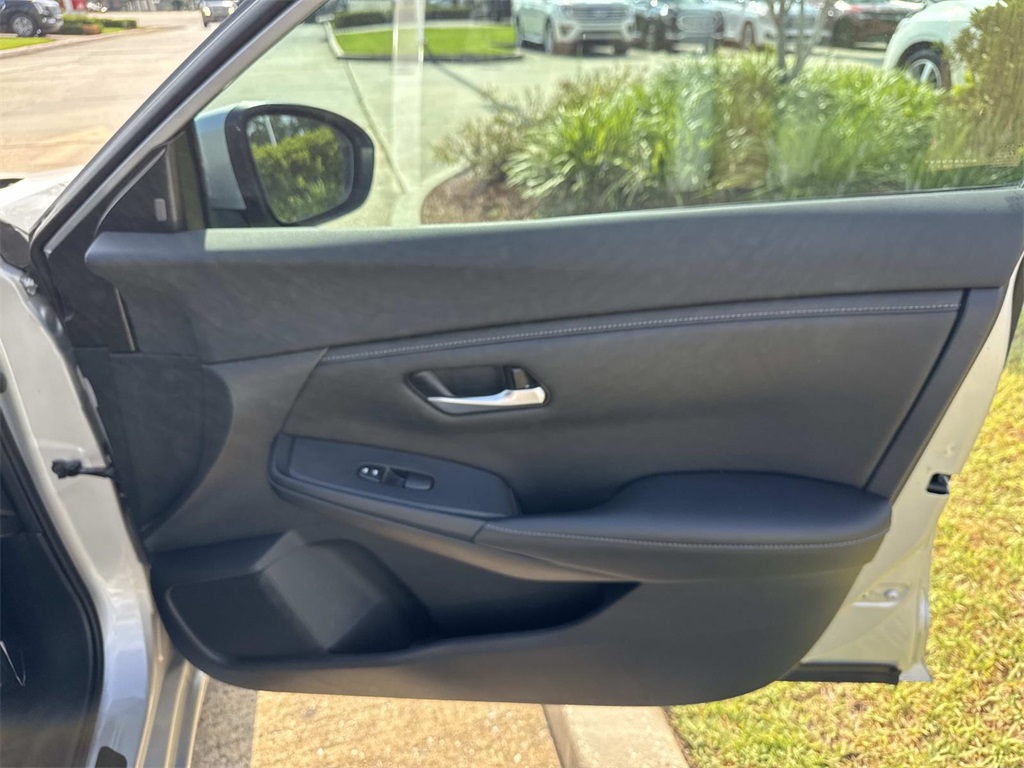2021 Nissan Sentra SV photo 12