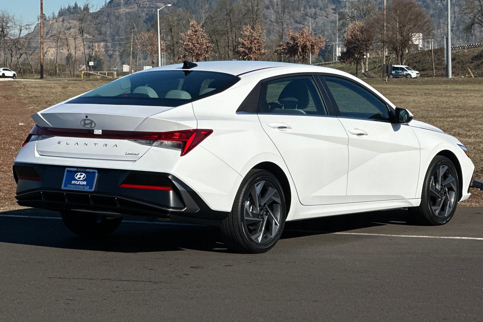 2025 Hyundai Elantra Limited photo 3