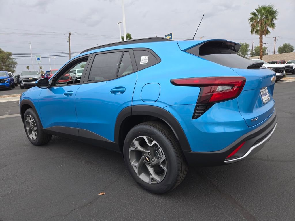 2025 Chevrolet Trax LT photo 3