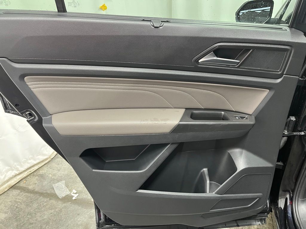 2023 Volkswagen Atlas SEL photo 24