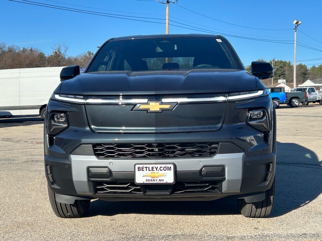 2025 Chevrolet Silverado EV LT photo 5