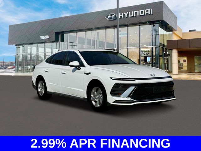 New 2025 White Hyundai SE image 13