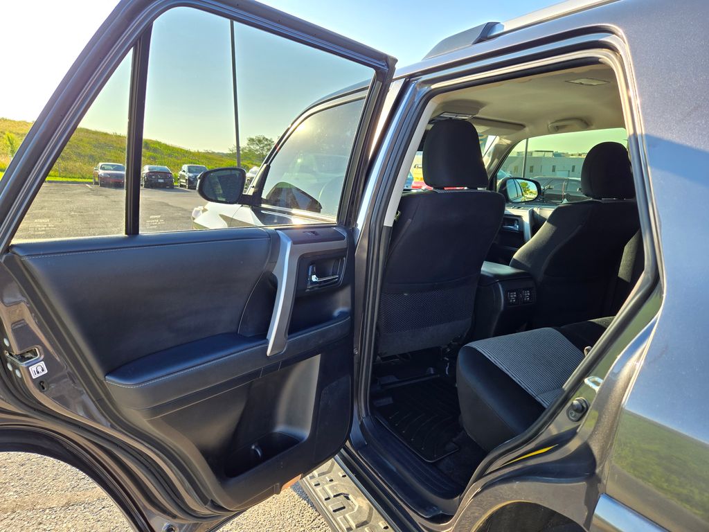 2021 Toyota 4Runner SR5 photo 22