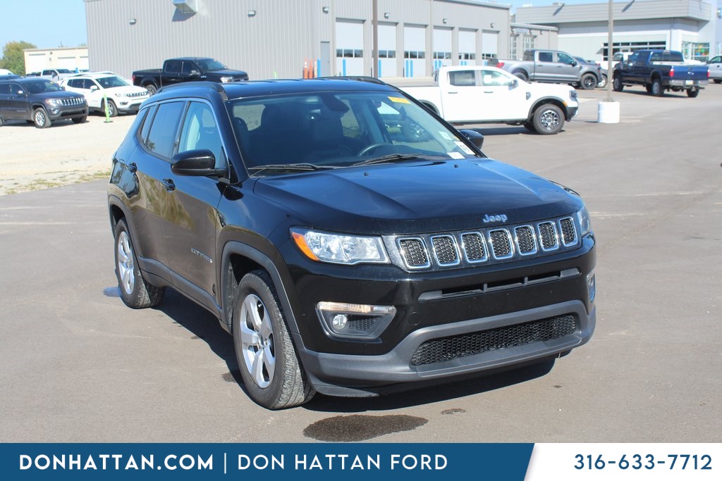 2017 Jeep Compass Latitude photo 2