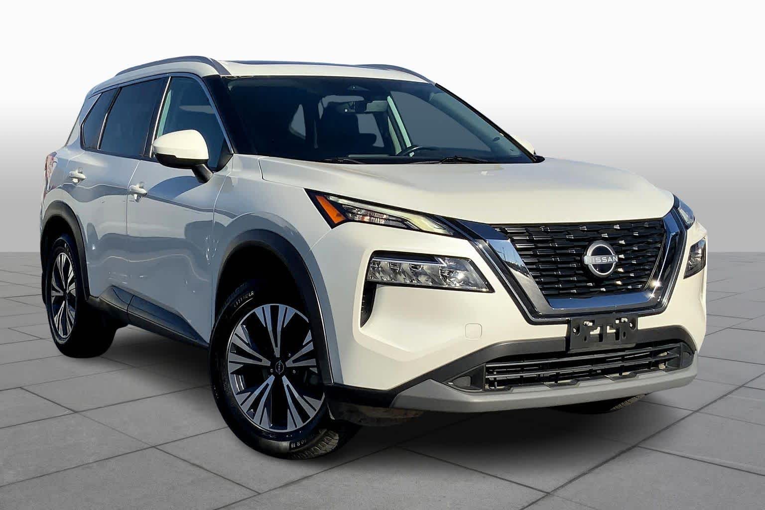 2022 Nissan Rogue SV photo 2