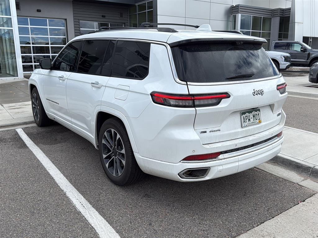 2022 Jeep Grand Cherokee Overland photo 2