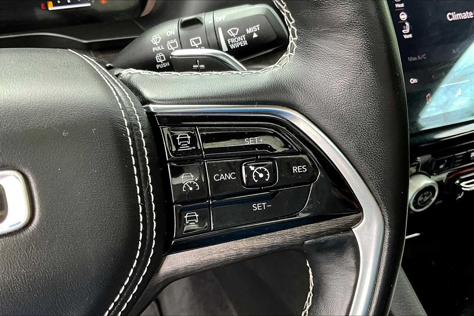 2022 Jeep Grand Cherokee Overland photo 23