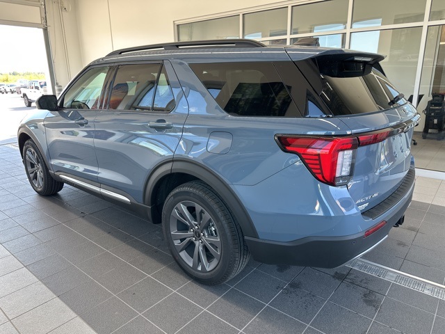 2025 Ford Explorer photo 4