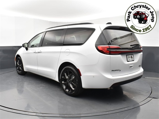 2024 Chrysler Pacifica Limited photo 4