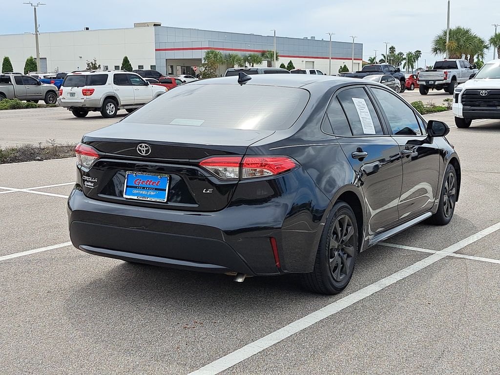 2022 Toyota Corolla LE photo 3