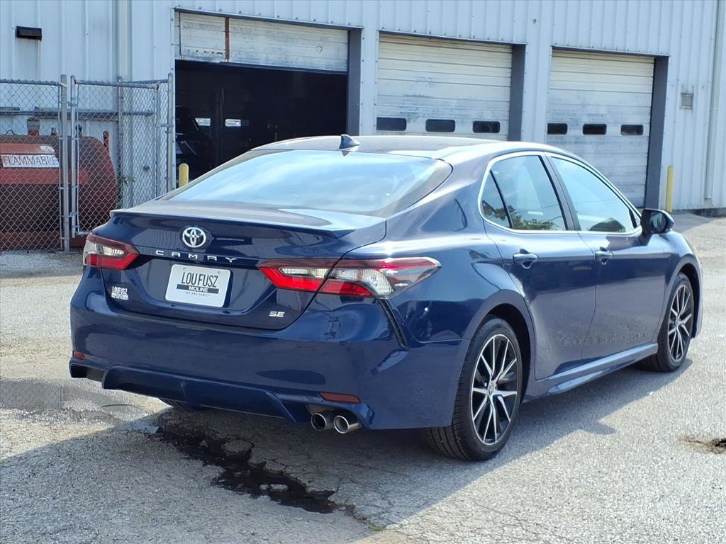 2023 Toyota Camry SE photo 2