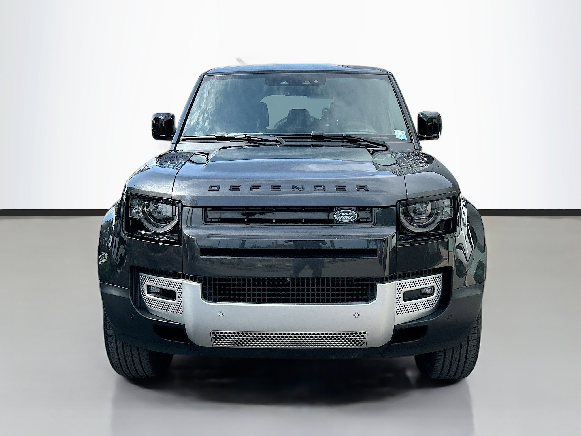 2025 Land Rover Defender 110 photo 2