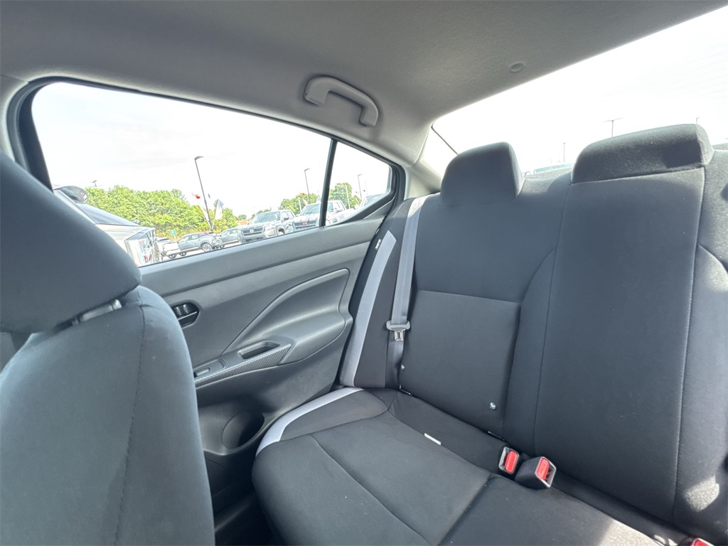 2025 Nissan Versa 1.6 S photo 12